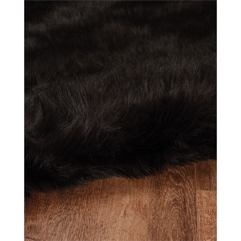 Linon Shep Faux Fur Tufted Acrylic 5'x7' Rug in Brown