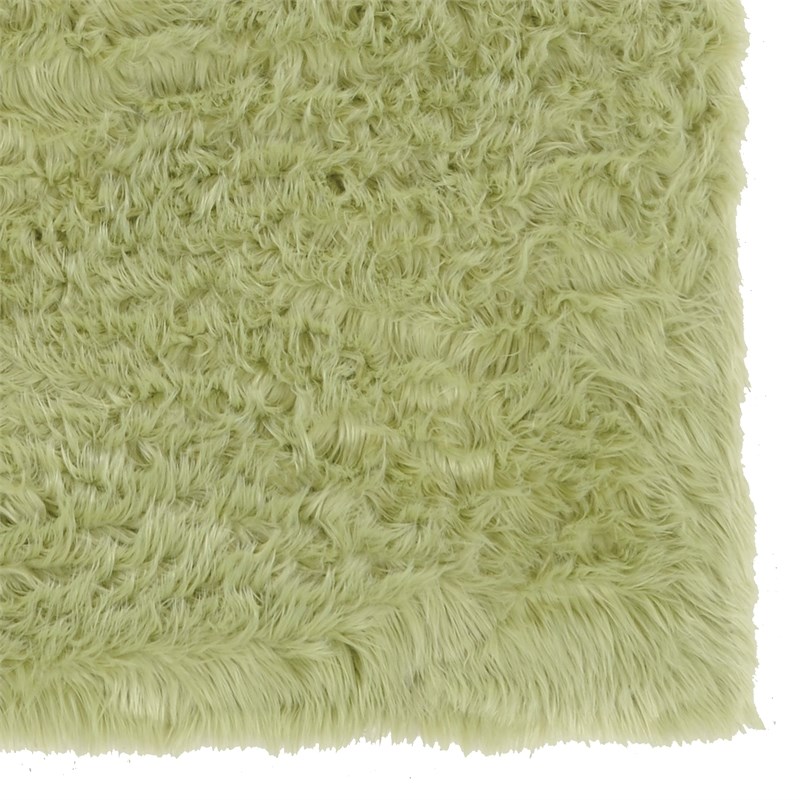 Linon Shep Faux Fur Tufted Acrylic 3'x5' Rug in Green