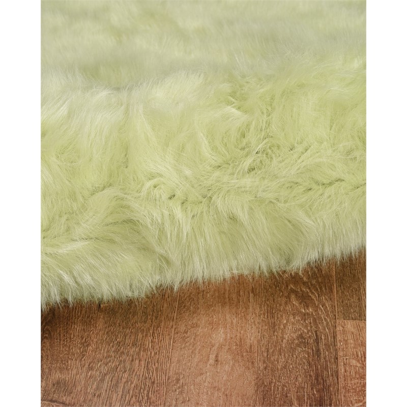 Linon Shep Faux Fur Tufted Acrylic 3'x5' Rug in Green