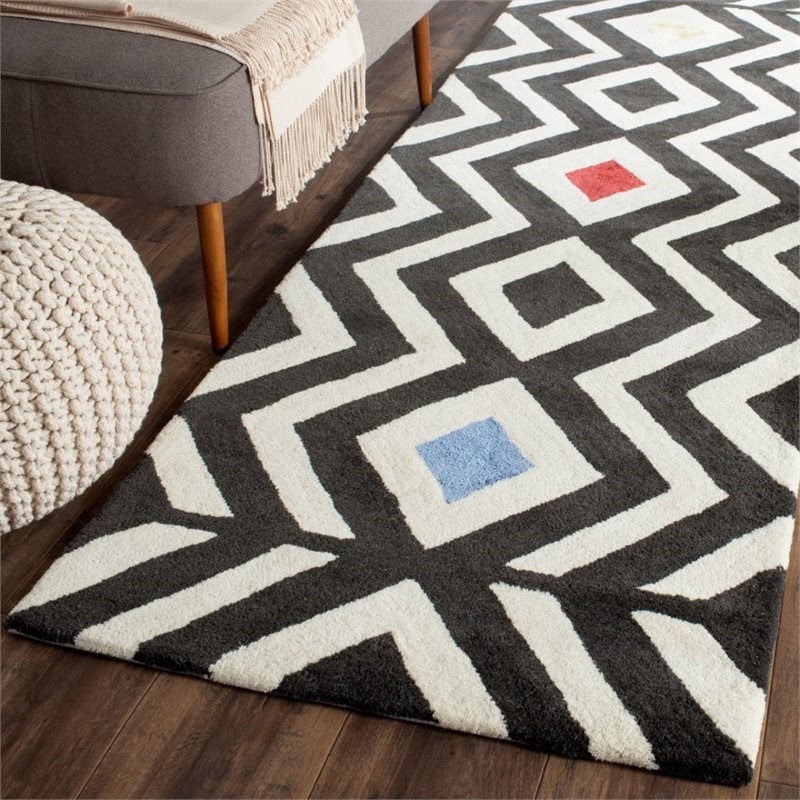 Safavieh Soho 5' X 8' Hand Tufted Wool Rug in Beige and Charcoal