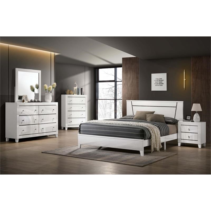 Furniture of America Murvy Contemporary Solid Wood 4-Drawer Chest in White