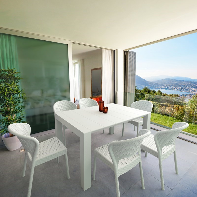 Pemberly Row Contemporary 7 Piece Extendable Patio Dining Set in White