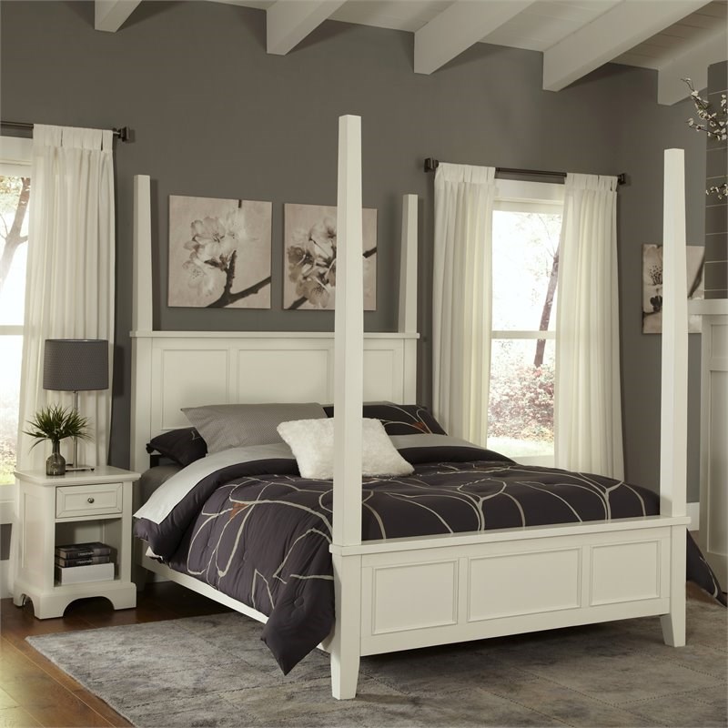 Pemberly Row Contemporary Queen Wooden Poster Bed in White