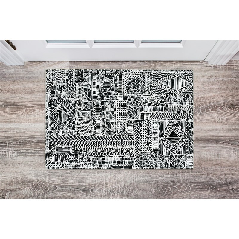 Laysan Home Transitional Washable Polyester 2'x3' Rectangle Rug in Ivory / Black