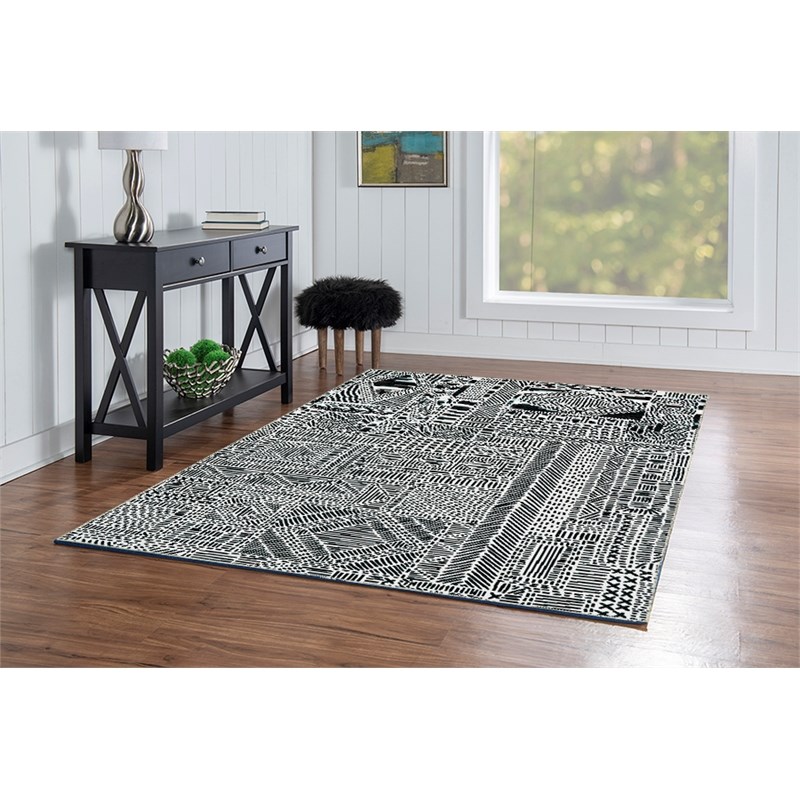 Laysan Home Transitional Washable Polyester 5'x7' Rectangle Rug in Ivory / Black