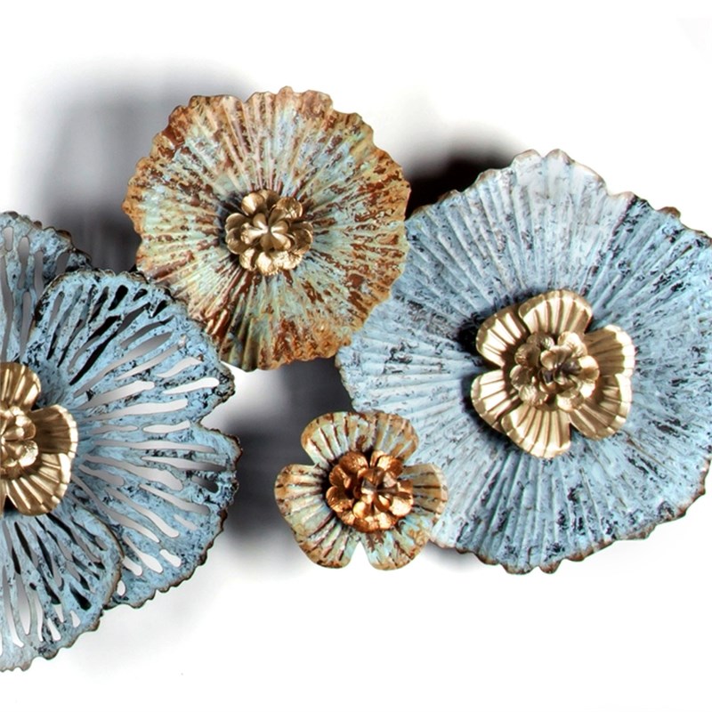 LuxenHome Multicolor Distressed Flower Metal Wall Sculpture Homesquare