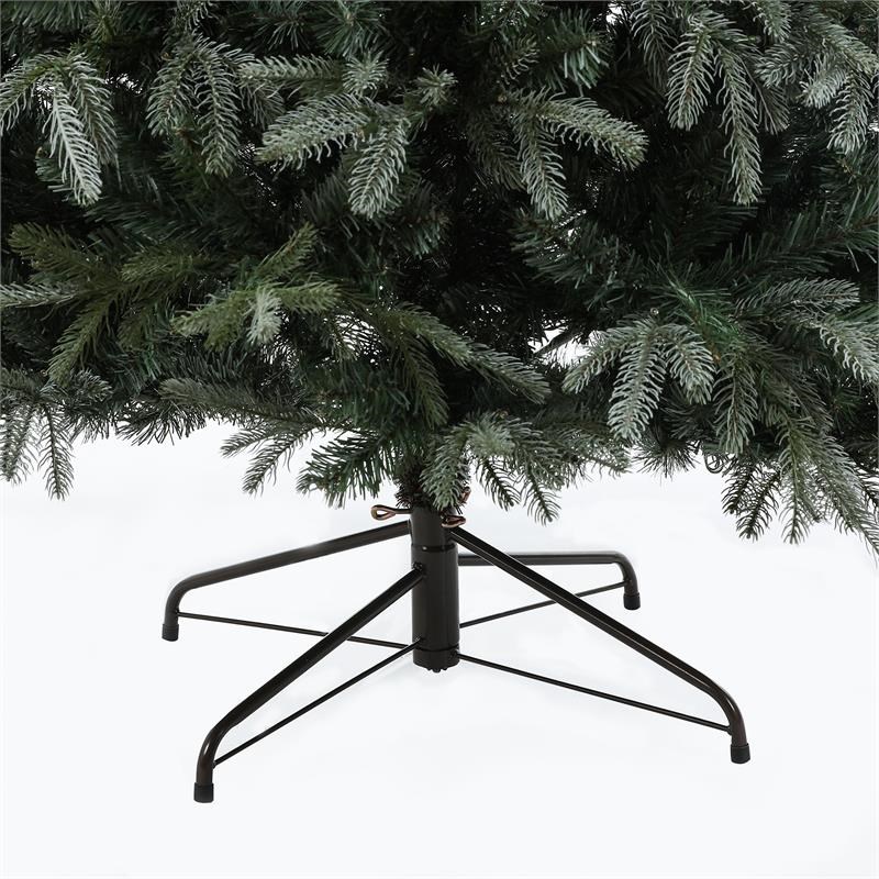 LuxenHome 7.5ft Green PVC/PE Pre-Lit Artificial Christmas Tree