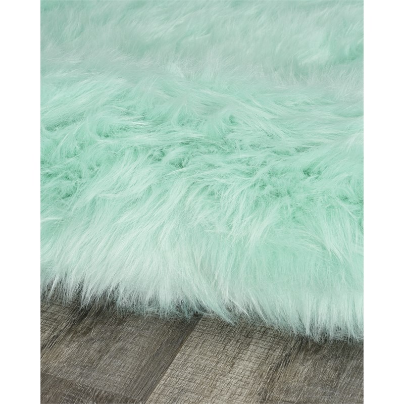 Riverbay Furniture Transitional Faux Fur Tufted Acrylic 3'x5' Rug in Blue