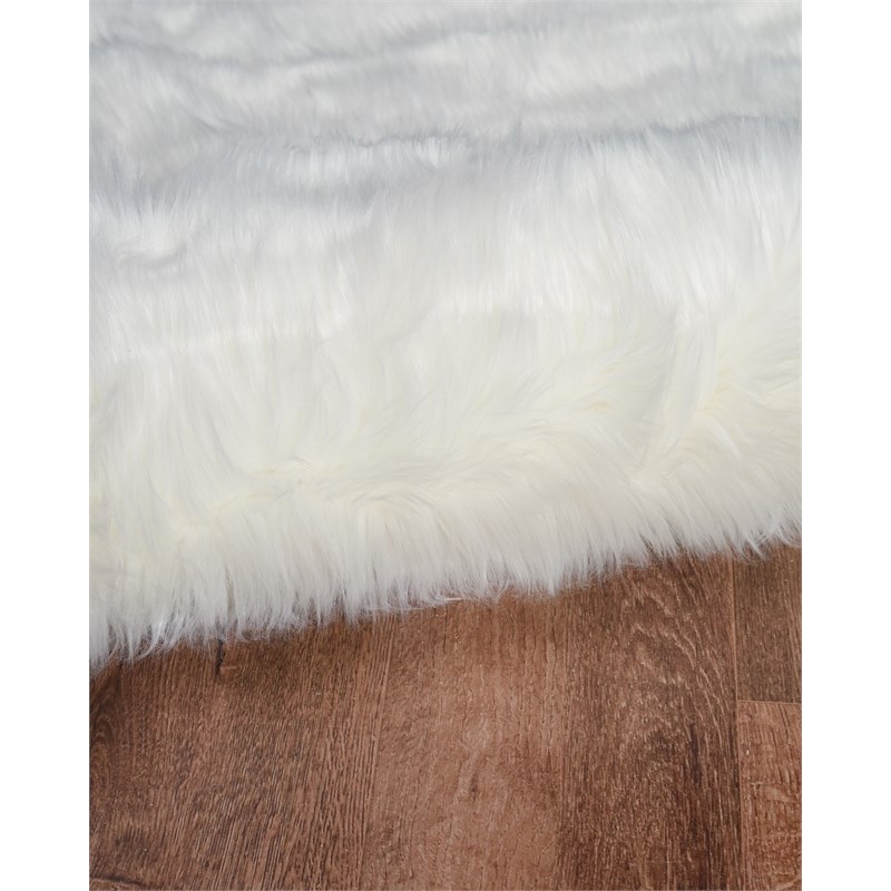 Riverbay Furniture Transitional Faux Fur Tufted Acrylic 3'x5' Rug in White