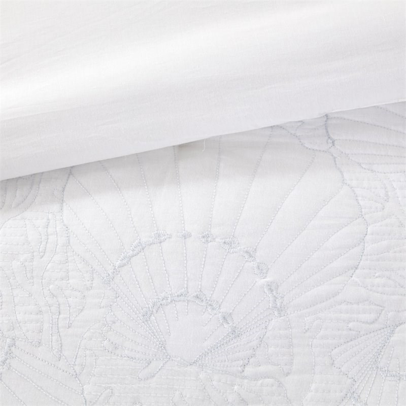 Harbor House Crystal Beach Cotton Quilted Comforter Set in White