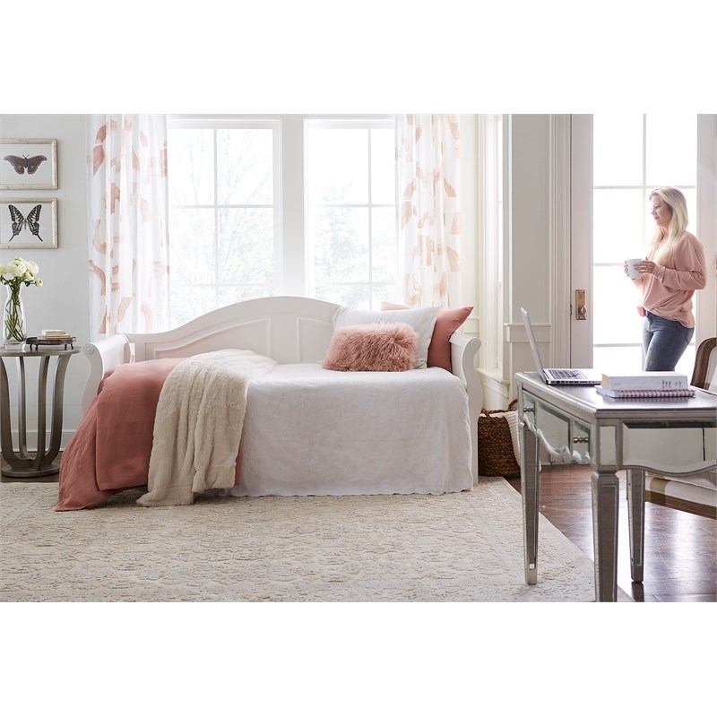 Hillsdale Furniture Bedford Complete Wood TwinSize Daybed White