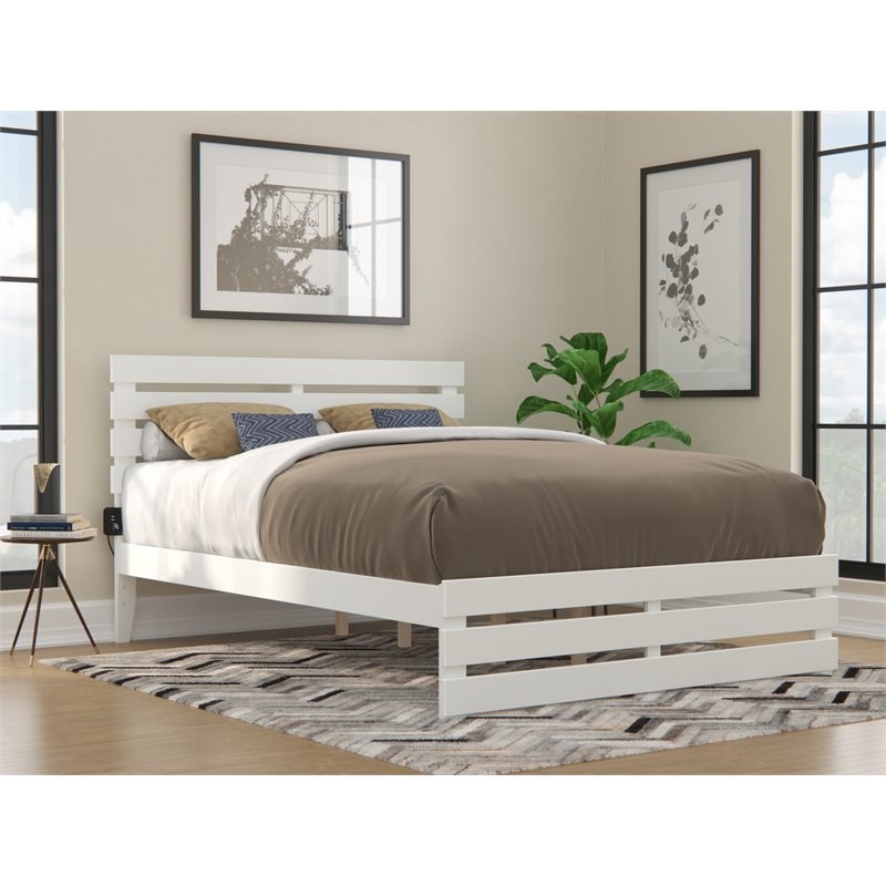 Atlantic Furniture Oxford Solid Wood Queen Bed with Footboard in White