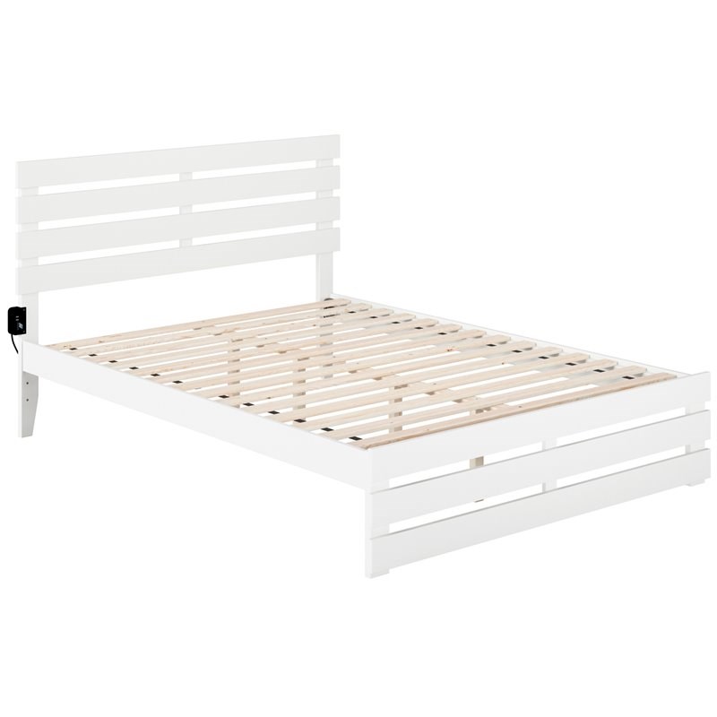 Atlantic Furniture Oxford Solid Wood Queen Bed with Footboard in White